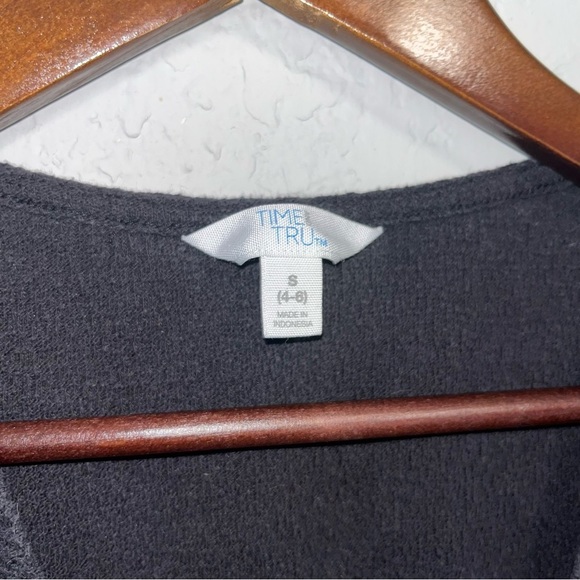 🌻SALE🌻 Women's Time & Tru Black Short Sleeve Wrap Top - Picture 6 of 7